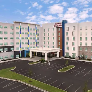 Hotel Hampton & Airport Pointe